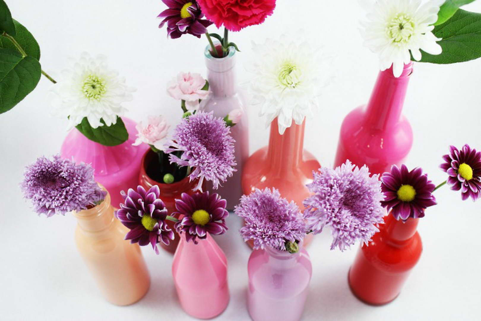színes festett üveg váza húsvétra