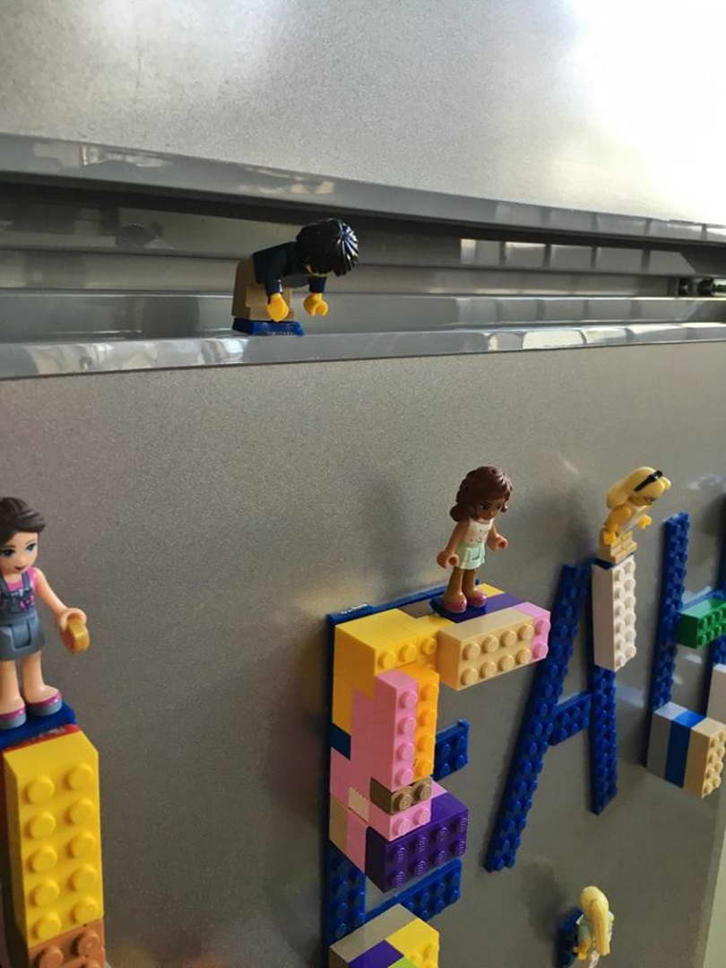 LEGO ragasztószalag hűtőre